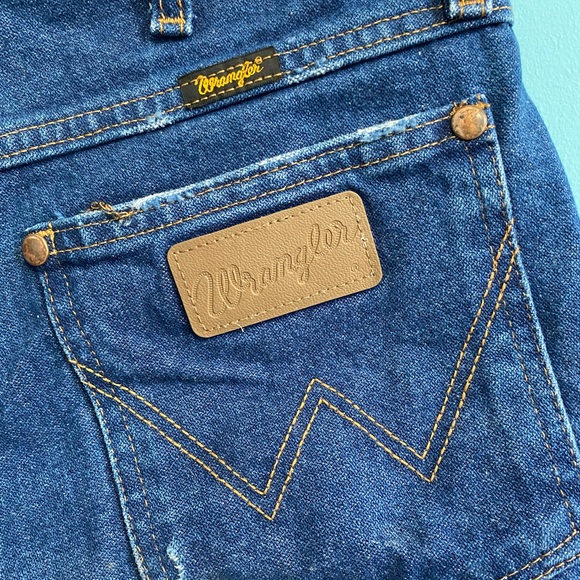 Wrangler Dark Denim High Waisted Shorts - Picture 4 of 5